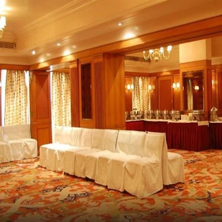 Celebrations Hotel Navi Mumbai Eksteriør billede