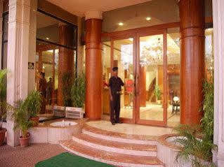 Celebrations Hotel Navi Mumbai Eksteriør billede